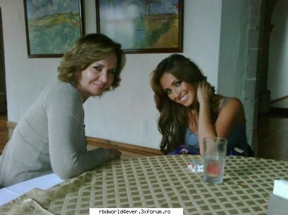 Anahi in Hola - anahi_princessa - Anahi