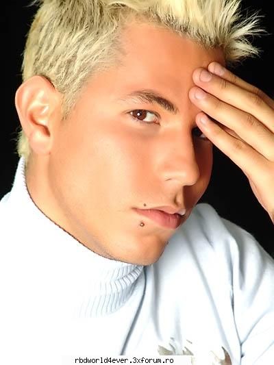 Chris in sedinta-foto pt RBD-la familia - anahi_princessa - Christian