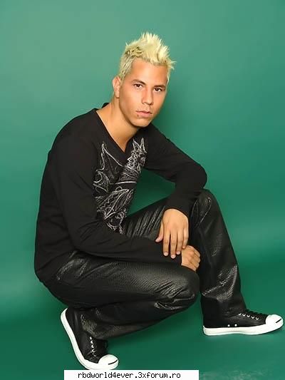 Chris in sedinta-foto pt RBD-la familia - anahi_princessa - Christian