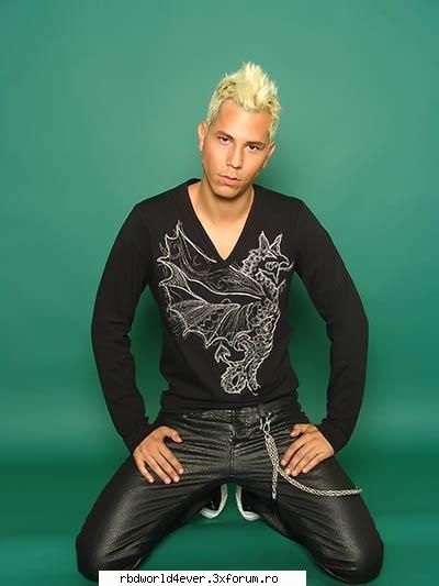 Chris in sedinta-foto pt RBD-la familia - anahi_princessa - Christian