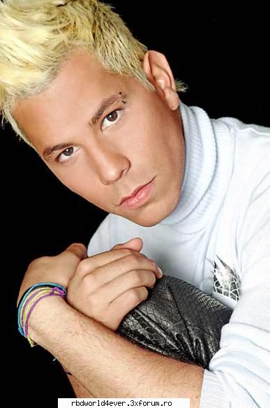 Chris in sedinta-foto pt RBD-la familia - anahi_princessa - Christian