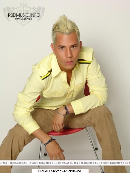 Chris in sedinta-foto pt RBD-la familia - anahi_princessa - Christian