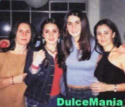 Familia ei - dul cu mama shi surorile ei - Dulce Maria