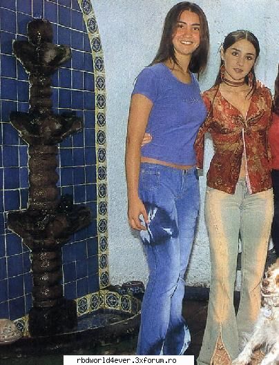 Familia ei - dul shi verisoara ei - Dulce Maria