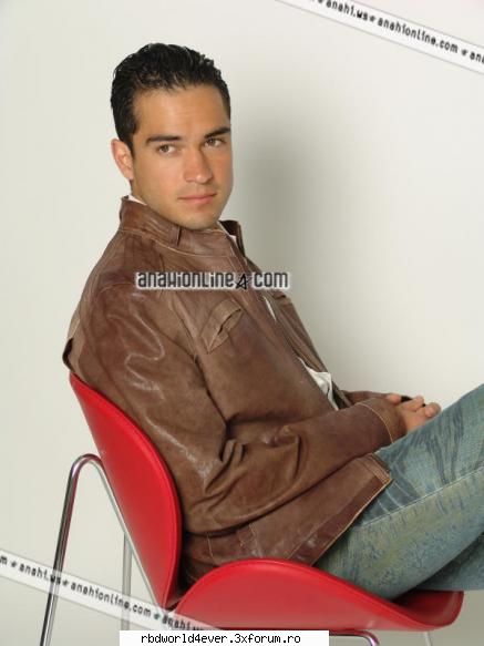 Poncho in sedinta-foto pt RBD-la familia - anahi_princessa - Poncho