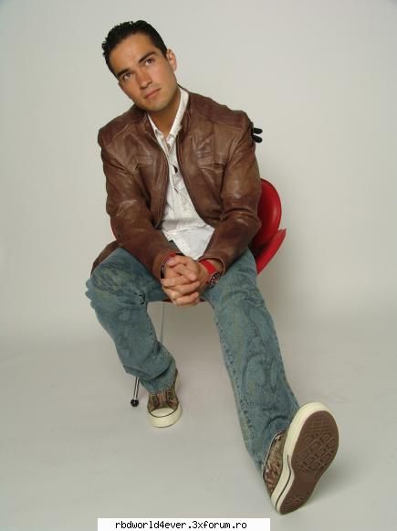 Poncho in sedinta-foto pt RBD-la familia - anahi_princessa - Poncho