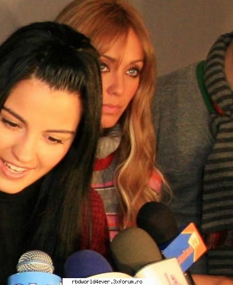 *Portirroni* - anahi_princessa - Las reinas