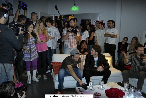 ~PyU~ - **Chris_Pollito** - Los reyes