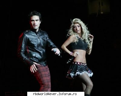 Quiero........ - vreau o poza cu anny intro rochita roz - Anahi