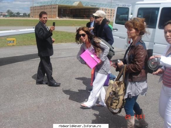 Quiero........ - vreau o poza cu anahi in costum de baie - Anahi