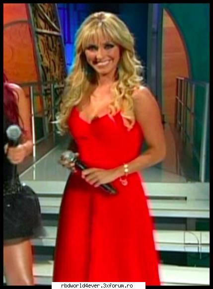 Quiero........ - vreau o poza cu anahi imbracata in stilul - Anahi