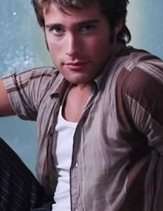 *Rodrigo Guirao* - **Chris_Pollito** - Actori/Actritze