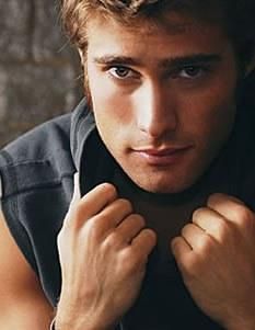 *Rodrigo Guirao* - **Chris_Pollito** - Actori/Actritze