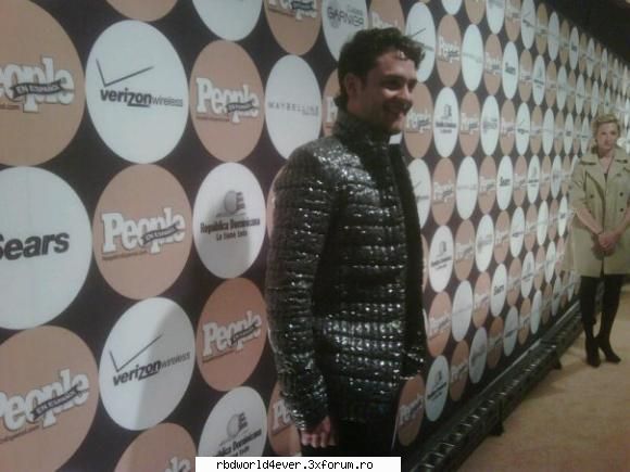 Ucker in People en espanol - anahi_princessa - Christopher