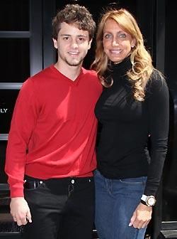Ucker in People en espanol - anahi_princessa - Christopher