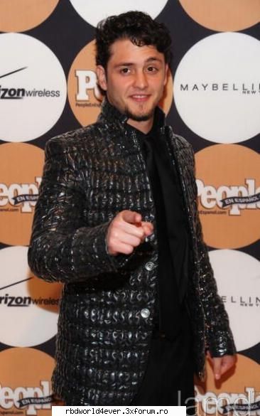 Ucker in People en espanol - anahi_princessa - Christopher