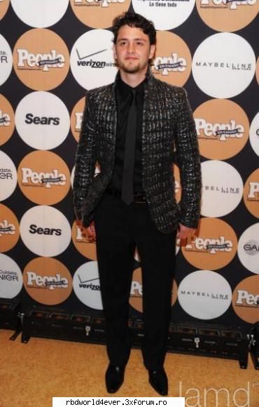 Ucker in People en espanol - anahi_princessa - Christopher