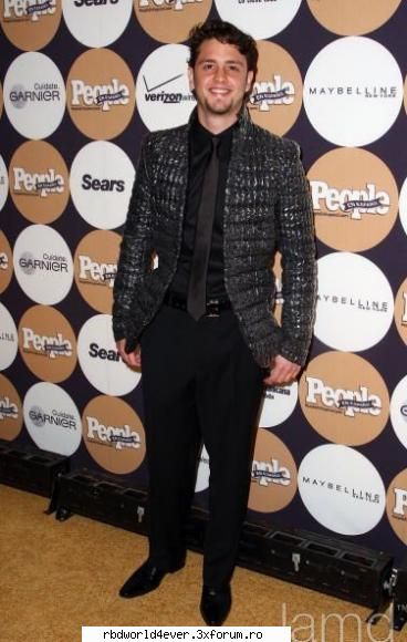 Ucker in People en espanol - anahi_princessa - Christopher