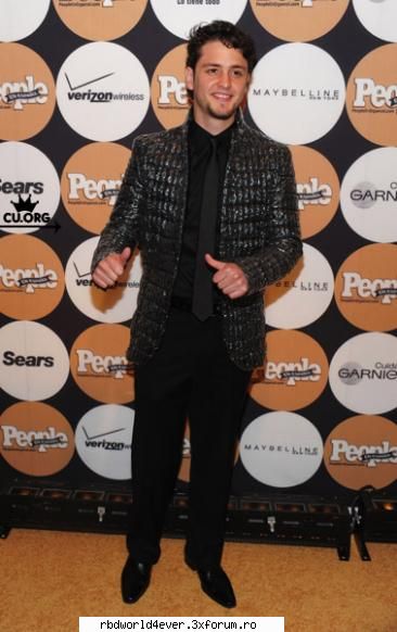 Ucker in People en espanol - anahi_princessa - Christopher