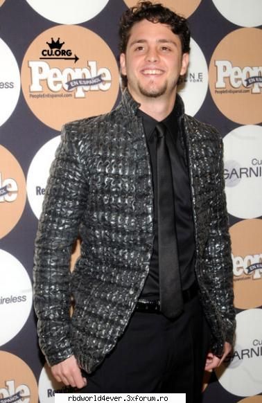 Ucker in People en espanol - anahi_princessa - Christopher