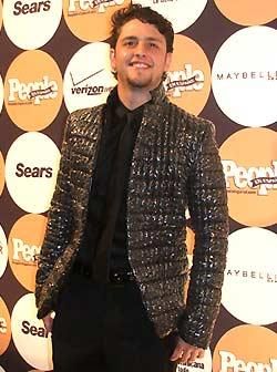 Ucker in People en espanol - anahi_princessa - Christopher