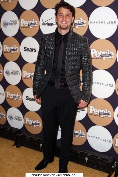 Ucker in People en espanol - anahi_princessa - Christopher