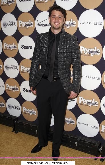Ucker in People en espanol - anahi_princessa - Christopher