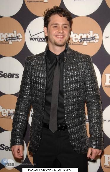 Ucker in People en espanol - anahi_princessa - Christopher